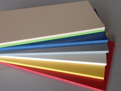 HPL Kompaktplatten mit farbigem Kern HPL Kompaktplatten mit farbigem Kern