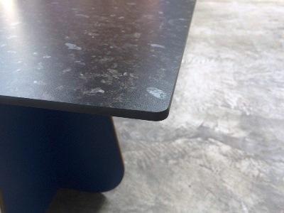 HPL Kompakt Schichtstoffplatte mit Dekorverpressung und gefrästen Kanten HPL Kompakt Schichtstoffplatte mit Dekorverpressung und gefrästen Kanten