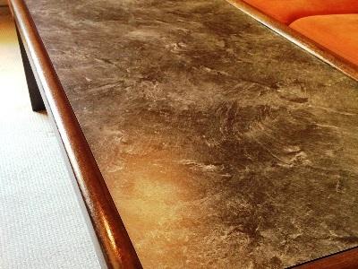 HPL Schichtstoffplatte mit Dekorverpressung und matter Oberfläche HPL Schichtstoffplatte mit Dekorverpressung und matter Oberfläche