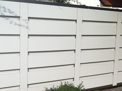 witterungsbeständige HPL Kompaktplatten als Wind- und Sichtschutzwand witterungsbeständige HPL Kompaktplatten als Wind- und Sichtschutzwand