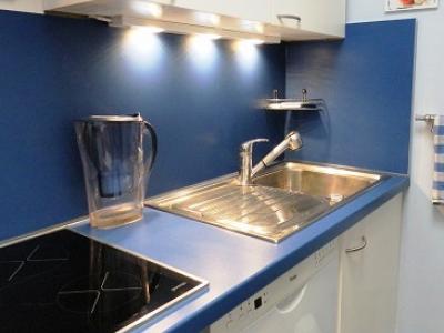 mit HPL Laminat beschichtete Dekorspanplatte als Küchenarbeitsplatte mit HPL Laminat beschichtete Dekorspanplatte als Küchenarbeitsplatte